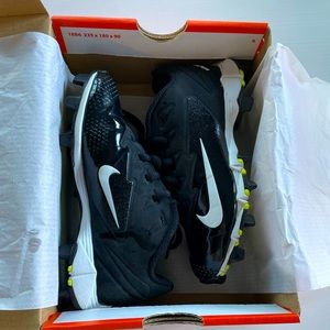 LIKE NEW Boys Nike Baseball / Football Cleats 12c